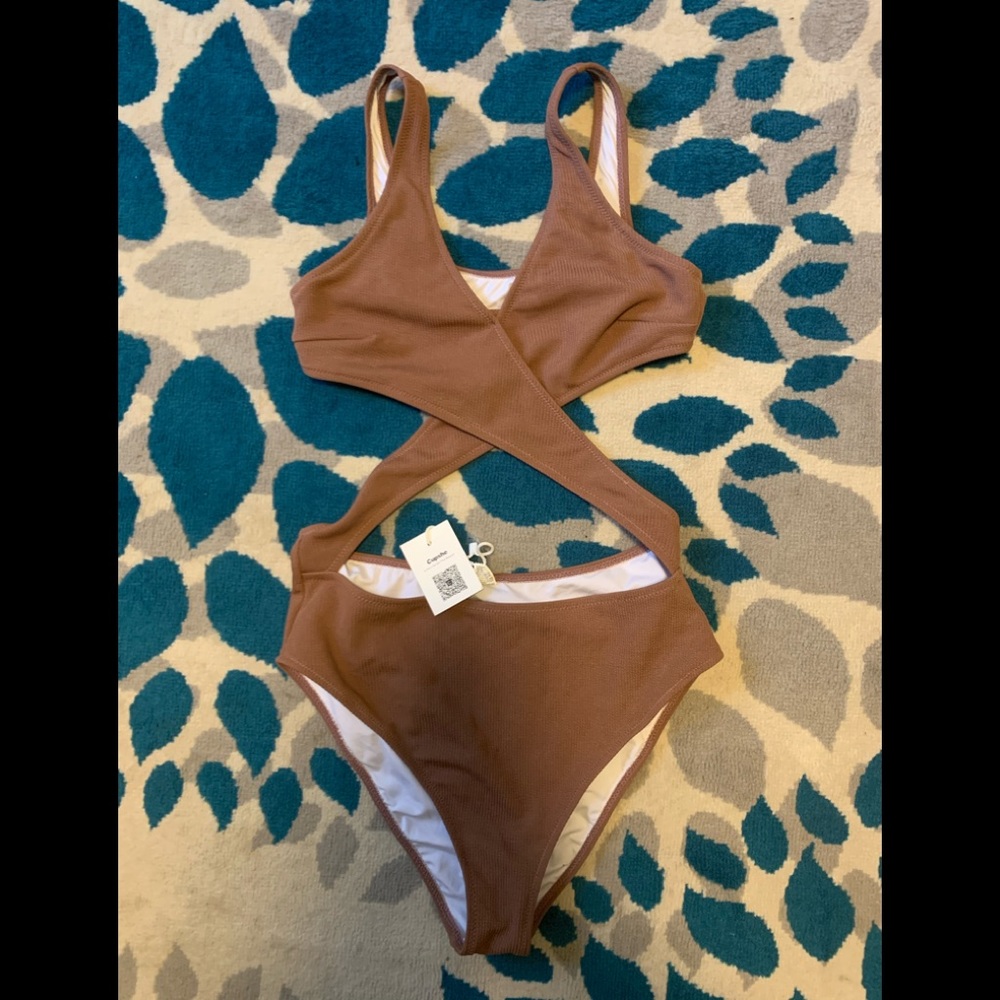 NWT CUPSHE size L, super sexy one-piece